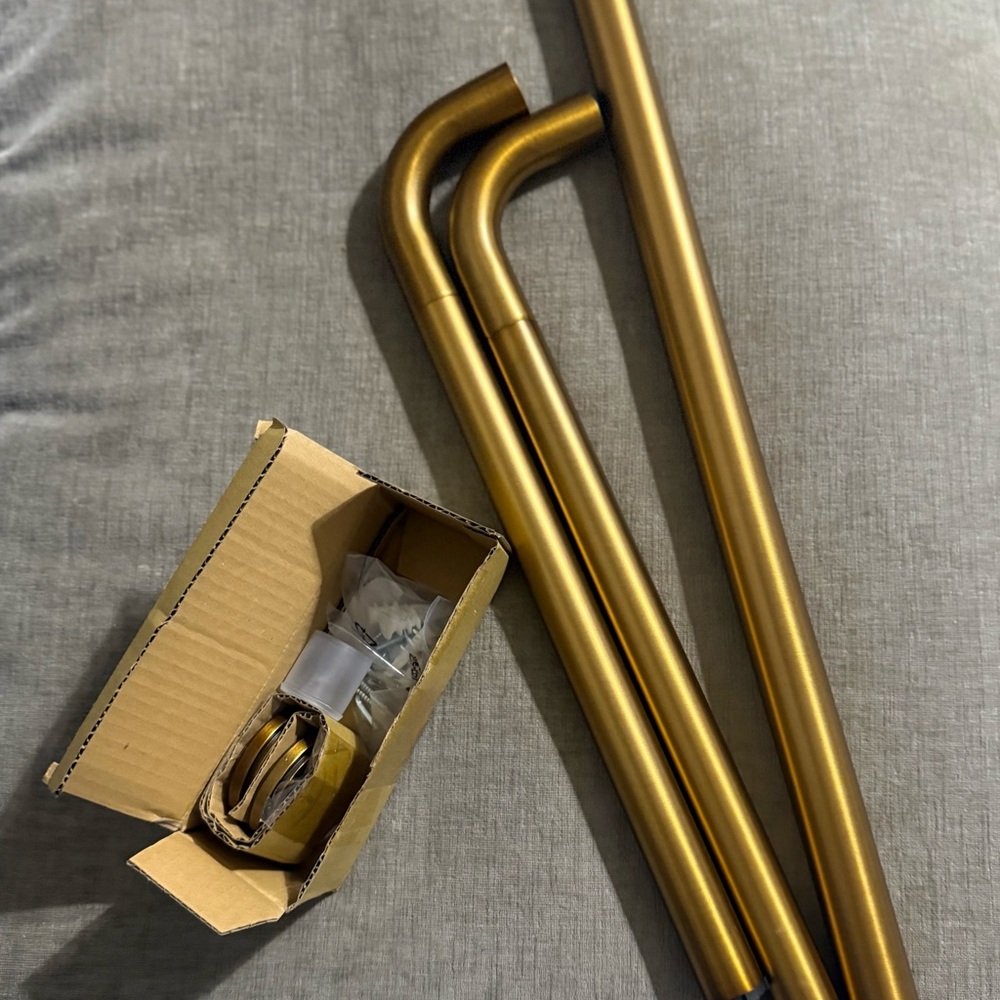 Pottery Barn Somorset Hidden
Connection Room Darkening Curtain
Rod, BRASS, 28x48